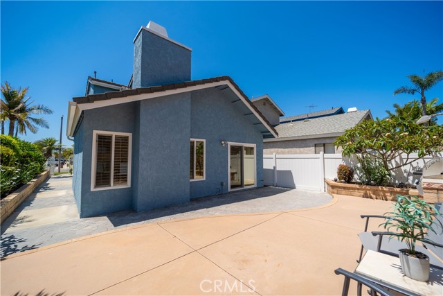 811 Oceanhill Drive, Huntington Beach CA: https://media.crmls.org/medias/e43c8a69-c467-4793-a3db-acab2a0570c4.jpg