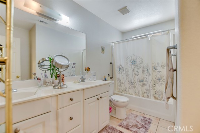 21919 Standing Rock Avenue, Apple Valley CA: https://media.crmls.org/medias/e43cd396-3cdd-470e-b96d-91d289f673fb.jpg