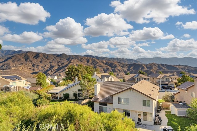 Detail Gallery Image 6 of 46 For 14218 Yellowstone Ln, Canyon Country,  CA 91387 - 6 Beds | 4 Baths