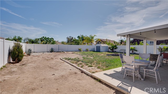 19450 Sweetwood Lane, Lake Elsinore CA: https://media.crmls.org/medias/e43e88dd-4746-4e21-b462-0d83c13adc9b.jpg