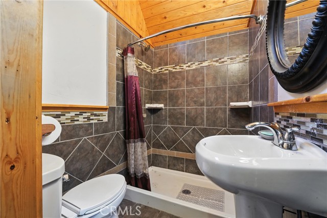 373 Redwood Lane, Crestline CA: https://media.crmls.org/medias/e43e8d4d-0115-4703-bf13-74f4a87a8672.jpg