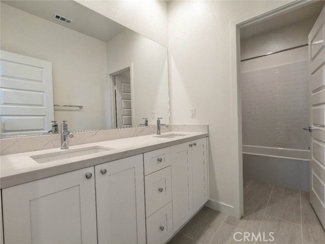 4284 S Heather Privado, Ontario CA: https://media.crmls.org/medias/e43eb360-8b48-4887-abe7-210106047cc5.jpg