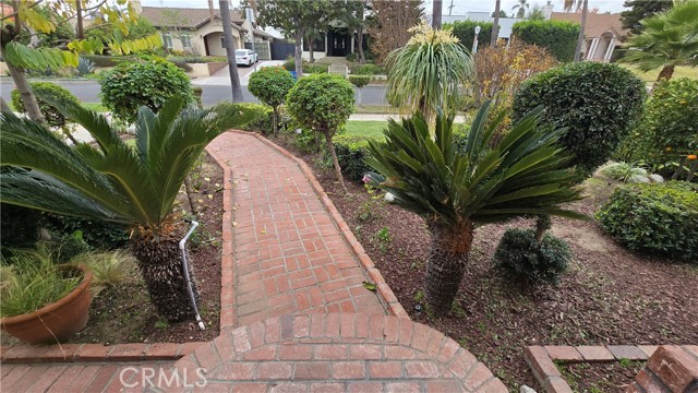 Detail Gallery Image 3 of 31 For 326 N Beachwood Dr, Los Angeles,  CA 90004 - 4 Beds | 3 Baths