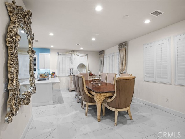 Detail Gallery Image 5 of 29 For 9881 Alburtis, Santa Fe Springs,  CA 90670 - 4 Beds | 4 Baths