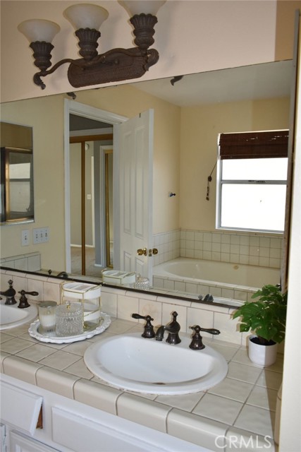 Detail Gallery Image 15 of 24 For 4623 W 171st St, Lawndale,  CA 90260 - 3 Beds | 3 Baths