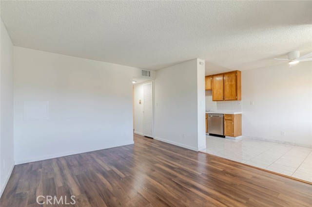 Detail Gallery Image 5 of 26 For 909 E Chevy Chase #9,  Glendale,  CA 91205 - 2 Beds | 2 Baths