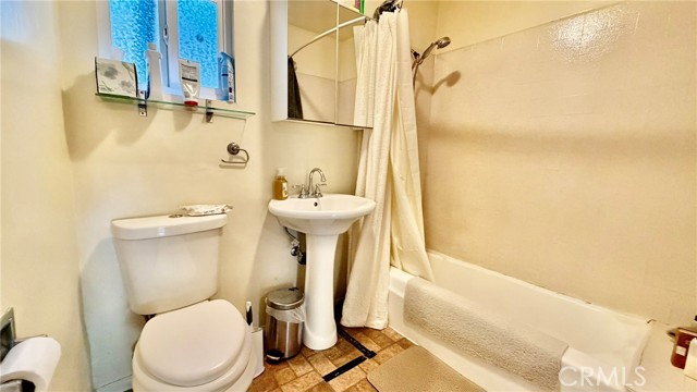 843 Laveta Terrace, Echo Park CA: https://media.crmls.org/medias/e4408e25-2e2b-4ca9-8abe-013e260d241d.jpg