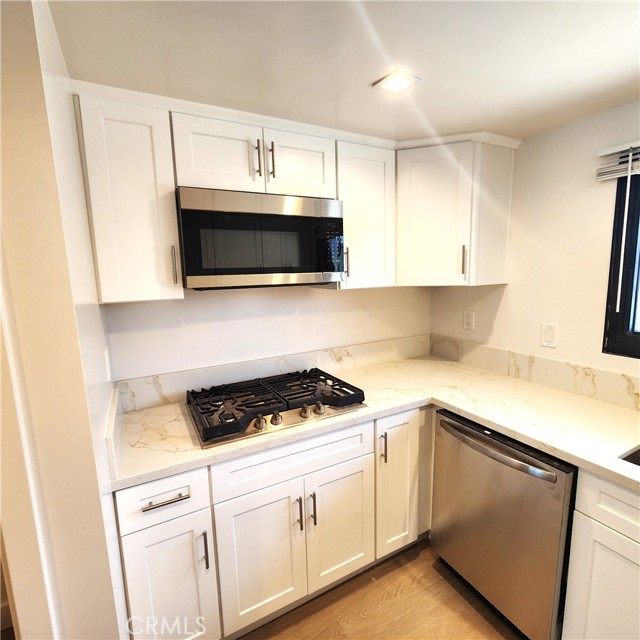 Detail Gallery Image 5 of 22 For 900 Cedar St #107,  El Segundo,  CA 90245 - 2 Beds | 2 Baths