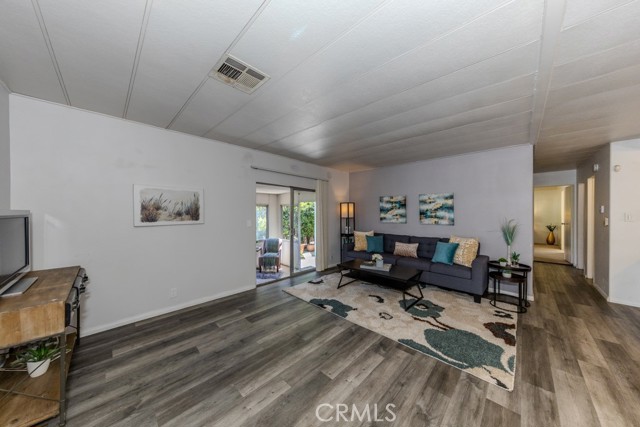 2851 Rolling Hills Drive, Fullerton CA: https://media.crmls.org/medias/e440c932-0aa3-4a2b-afb7-33aa999cfbe2.jpg