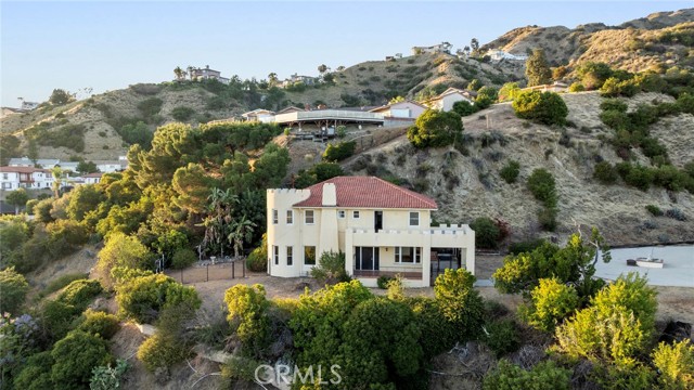 1220 E Providencia Avenue, Burbank CA: https://media.crmls.org/medias/e440eead-8973-48ef-bf59-1ca8a33748f4.jpg