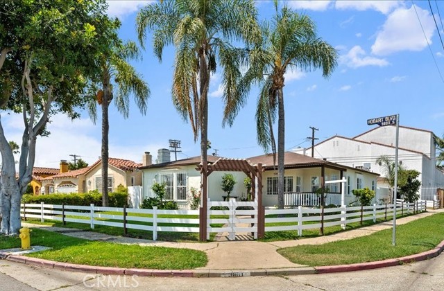 Detail Gallery Image 1 of 30 For 9801 S Hobart Bld, Los Angeles,  CA 90047 - 3 Beds | 2 Baths