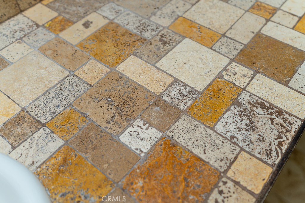 https://media.crmls.org/medias/e4415174-baf3-4de0-b83c-f53d374cfdfc.jpg?preset=X-Large