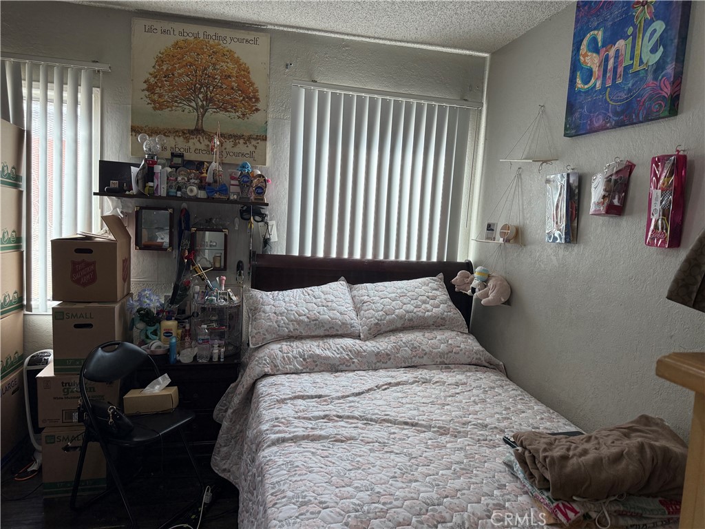 https://media.crmls.org/medias/e4416916-69ad-429f-a369-fad9cfb8a60a.jpg?preset=X-Large