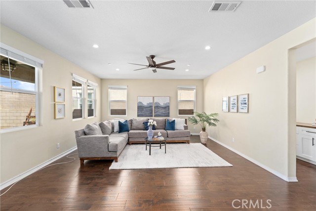Detail Gallery Image 8 of 44 For 17012 Hal Ln, Fontana,  CA 92336 - 3 Beds | 2/1 Baths