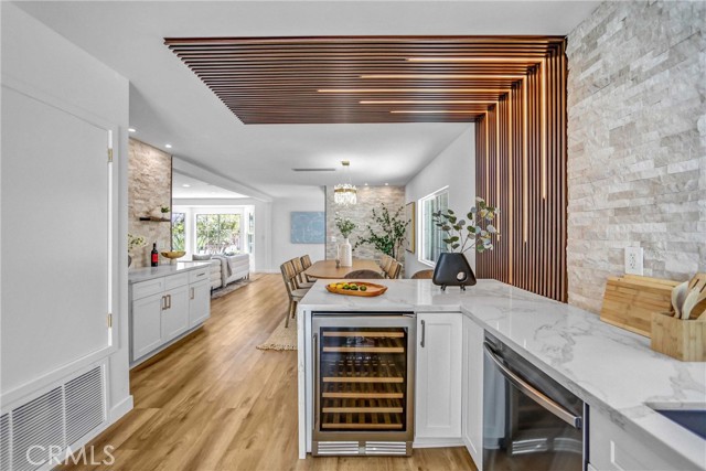Detail Gallery Image 13 of 33 For 6119 Longridge Ave, Valley Glen,  CA 91401 - 3 Beds | 3 Baths