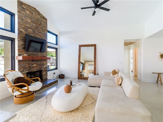 65800 Avenida Ladera, Desert Hot Springs CA: https://media.crmls.org/medias/e441e473-cbe1-411a-afc5-098c3d3a04b7.jpg