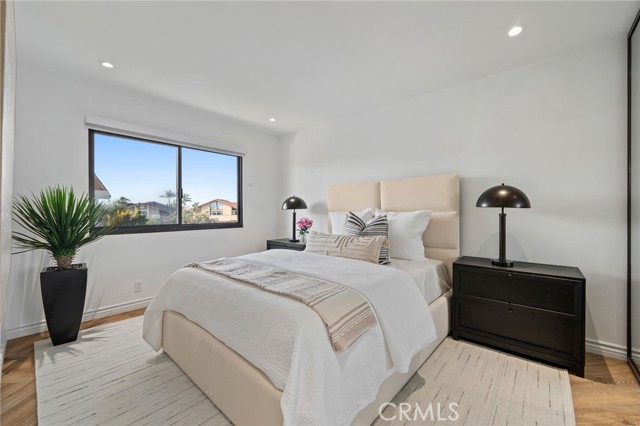 Detail Gallery Image 32 of 51 For 15631 Sunburst Ln, Huntington Beach,  CA 92647 - 5 Beds | 3/1 Baths