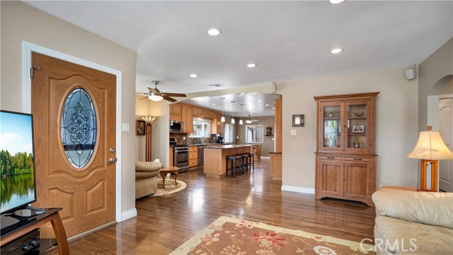 5215 E Monlaco Road, Long Beach CA: https://media.crmls.org/medias/e44231d4-ed03-4d84-8ad6-9ff95ff27055.jpg