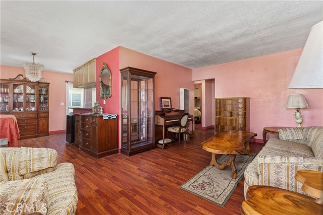 Detail Gallery Image 4 of 39 For 981 W Oliver St, San Pedro,  CA 90731 - 6 Beds | 3 Baths