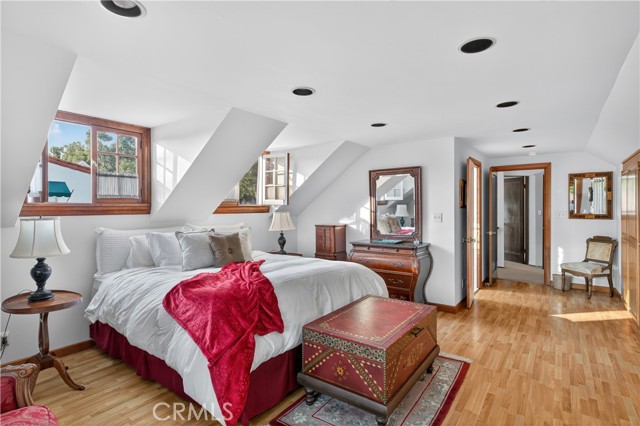 Detail Gallery Image 27 of 54 For 115 Annandale Rd, Pasadena,  CA 91105 - 4 Beds | 3 Baths