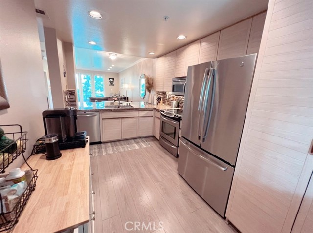 Detail Gallery Image 9 of 18 For 2233 Martin #207,  Irvine,  CA 92612 - 2 Beds | 2 Baths