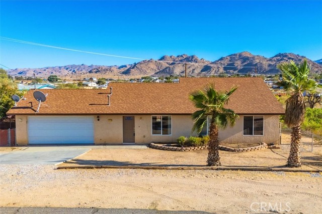 Detail Gallery Image 1 of 45 For 6155 E Parkway, Joshua Tree,  CA 92252 - 3 Beds | 2 Baths