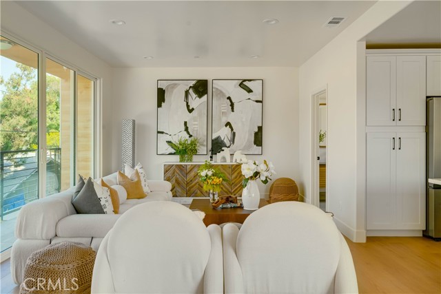 712 N Chestnut Avenue, Los Angeles CA: https://media.crmls.org/medias/e44315ab-5b78-479b-a030-99330d0bedd7.jpg