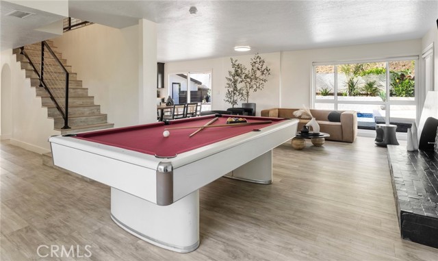 Detail Gallery Image 2 of 10 For 23413 Oxnard St, Woodland Hills,  CA 91367 - 4 Beds | 3 Baths