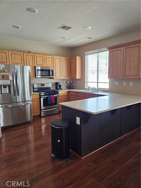 Detail Gallery Image 12 of 66 For 2314 Donatello St, Lancaster,  CA 93535 - 4 Beds | 3 Baths