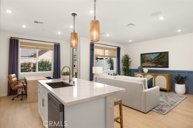 7015 Solara, Westminster CA: https://media.crmls.org/medias/e444b339-4a49-4fff-8144-626862685c7c.jpg