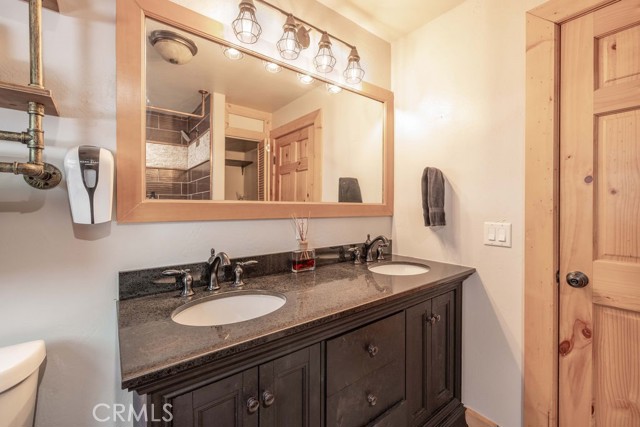 893 Silver Tip Drive, Big Bear CA: https://media.crmls.org/medias/e4453ef9-ab3d-4c92-84a4-651502234ec2.jpg