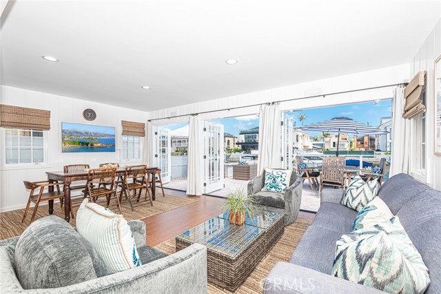 Detail Gallery Image 24 of 41 For 3717 Channel Pl, Newport Beach,  CA 92663 - 4 Beds | 2/1 Baths
