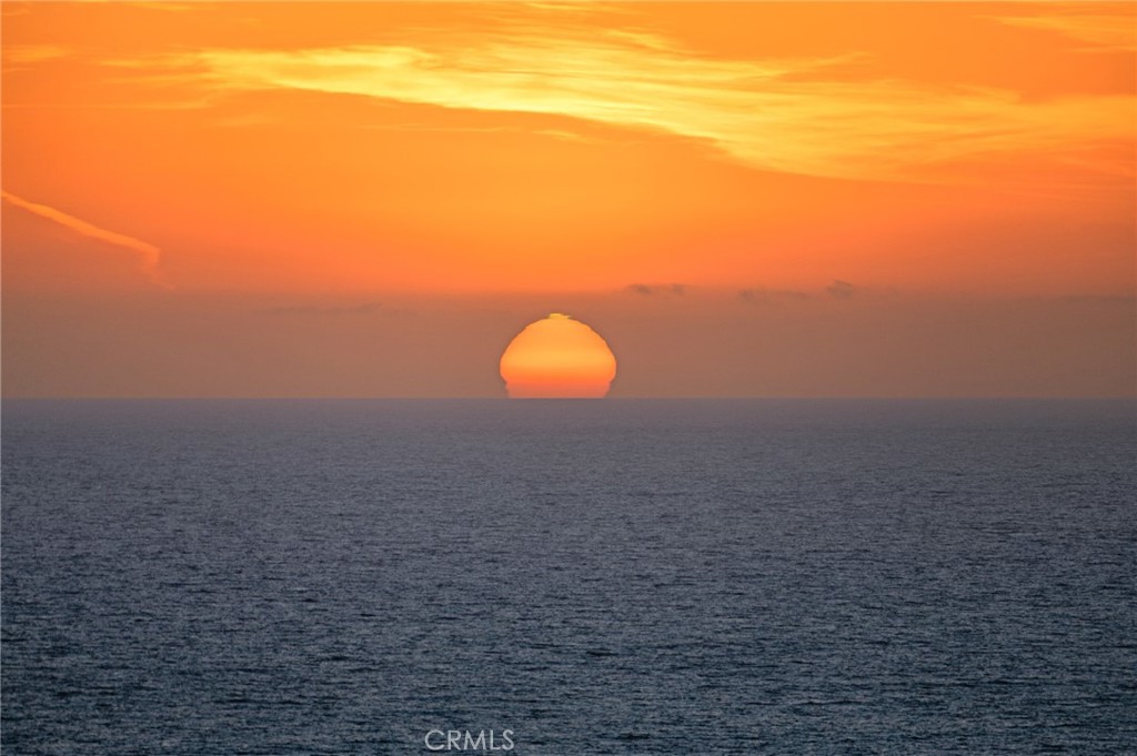 https://media.crmls.org/medias/e4467aa6-f54c-43d8-8fff-c967530c34f7.jpg?preset=X-Large