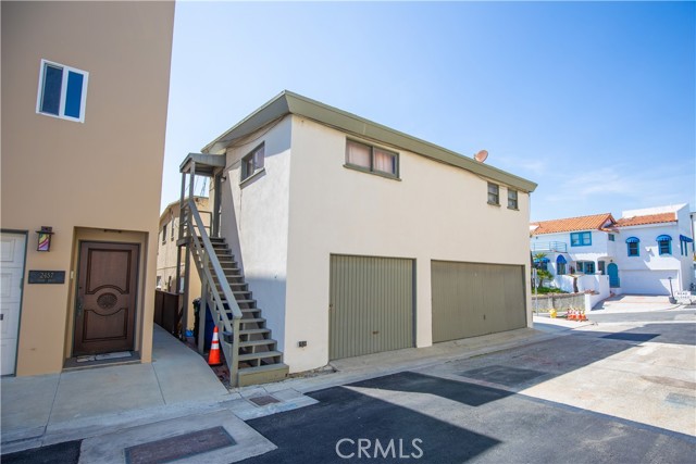 2464 Hermosa Avenue, Hermosa Beach, California 90254, 4 Bedrooms Bedrooms, ,3 BathroomsBathrooms,Residential,Sold,Hermosa,SB23059473