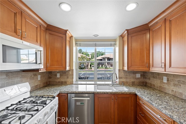 Detail Gallery Image 11 of 39 For 13410 Savanna, Tustin,  CA 92782 - 3 Beds | 2 Baths