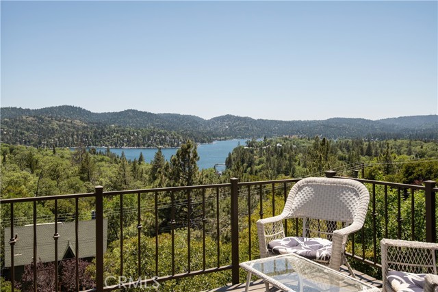 Detail Gallery Image 1 of 17 For 1245 Yosemite Dr, Lake Arrowhead,  CA 92352 - 3 Beds | 2 Baths