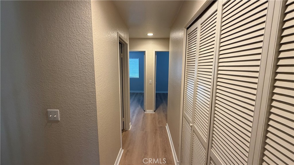 https://media.crmls.org/medias/e4488d2a-b424-4f12-8f4e-16beff5361a5.jpg?preset=X-Large