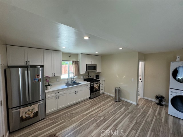 Image 4 of 35 For 4850 Vincent