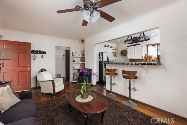 Detail Gallery Image 3 of 30 For 5851 Premiere Ave, Lakewood,  CA 90712 - 3 Beds | 3 Baths