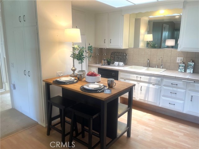 1441 Homewood Road, Seal Beach CA: https://media.crmls.org/medias/e449f805-d780-4738-9d9b-338ca52f7f60.jpg
