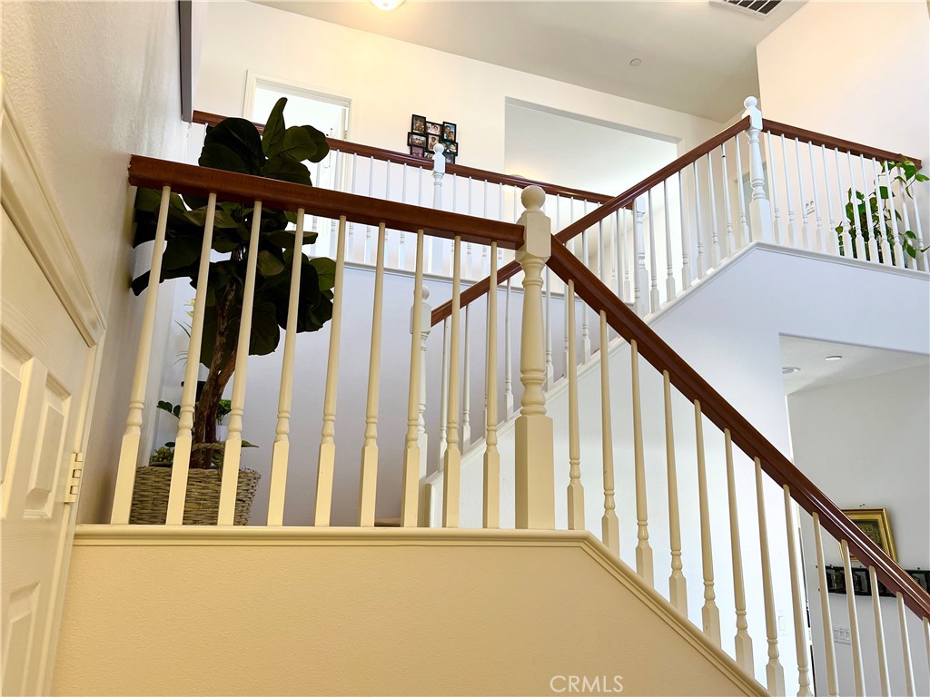https://media.crmls.org/medias/e44a3f77-b14f-4f9d-bff0-fcbcc4e902ec.jpg?preset=X-Large