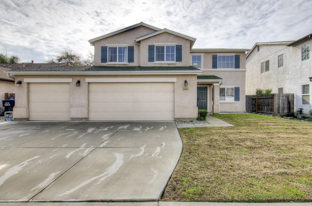 Detail Gallery Image 1 of 37 For 2929 W Prescott Ave, Visalia,  CA 93291 - 4 Beds | 3 Baths