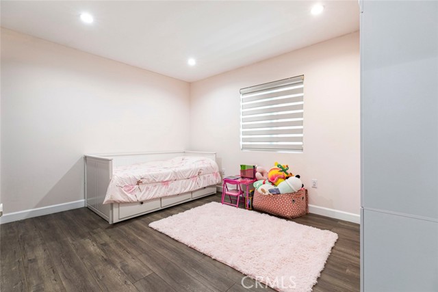 17800 Raymer Street, Sherwood Forest CA: https://media.crmls.org/medias/e44be334-2359-469f-a72c-8791d29d41e4.jpg