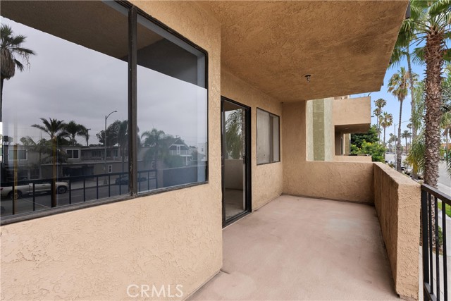 Detail Gallery Image 10 of 31 For 1140 Pacific Ave #19,  Long Beach,  CA 90813 - 2 Beds | 2 Baths