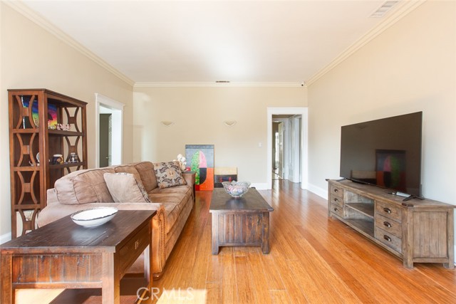 1417 Monterey Avenue, Monrovia CA: https://media.crmls.org/medias/e44c784a-2cba-4a94-b03f-d484afb5edbb.jpg