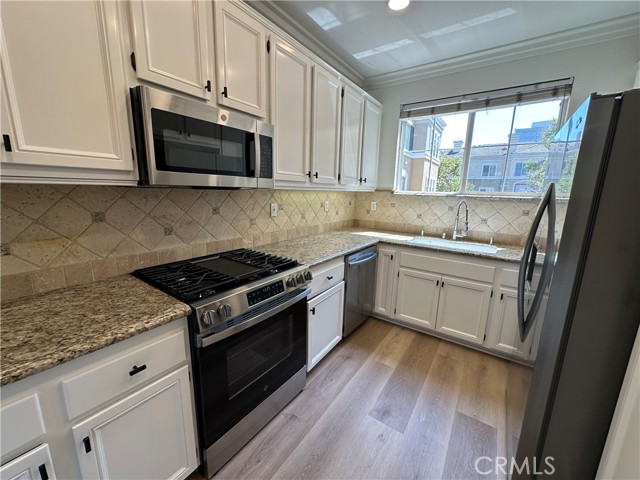 3409 S Main Street, Santa Ana CA: https://media.crmls.org/medias/e44cb2ac-efb7-4567-a498-a708e60bd01b.jpg