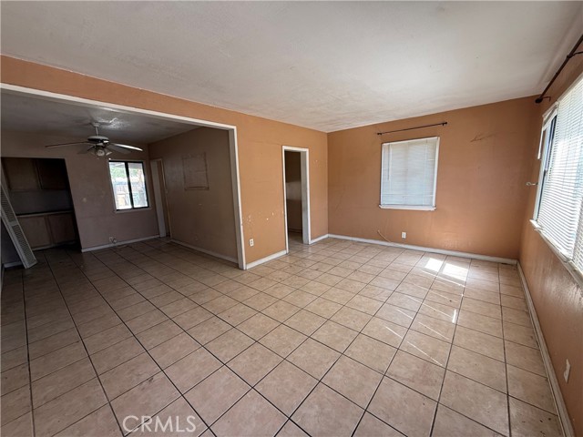 4416 Mesa, Bakersfield CA: https://media.crmls.org/medias/e44cdd95-8cab-4ade-ad0f-5c0ff84c416b.jpg