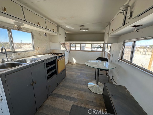 Detail Gallery Image 6 of 20 For 1188 Mile Square Rd, Joshua Tree,  CA 92252 - – Beds | – Baths