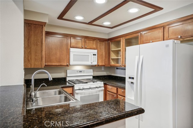 Detail Gallery Image 6 of 24 For 200 E Alessandro Bld #85,  Riverside,  CA 92508 - 2 Beds | 2 Baths