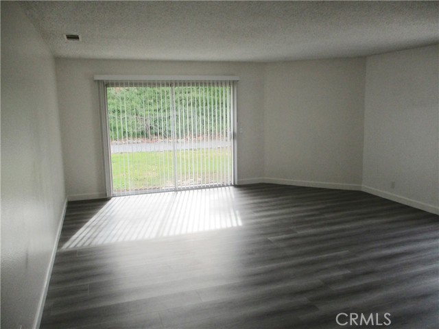 Detail Gallery Image 9 of 31 For 16999 Lorene Dr, Victorville,  CA 92395 - 3 Beds | 2 Baths